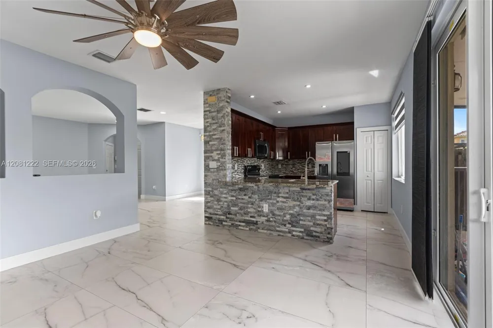 16570 SW 70th St Miami, FL 33193