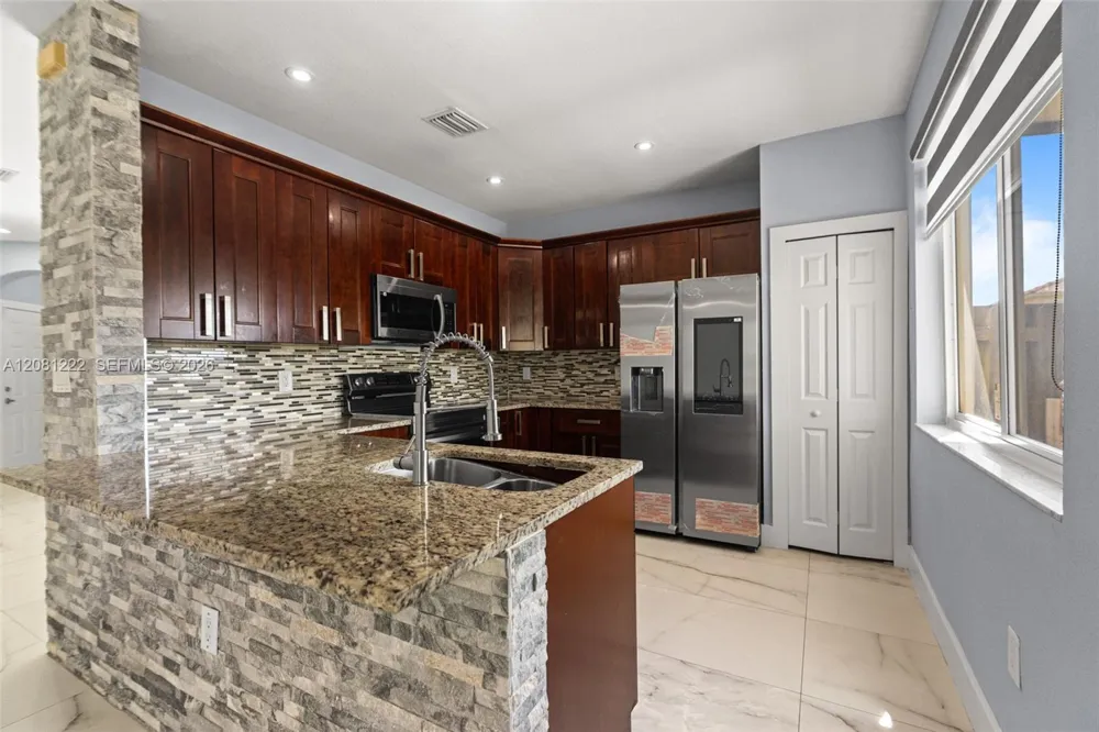 16570 SW 70th St Miami, FL 33193