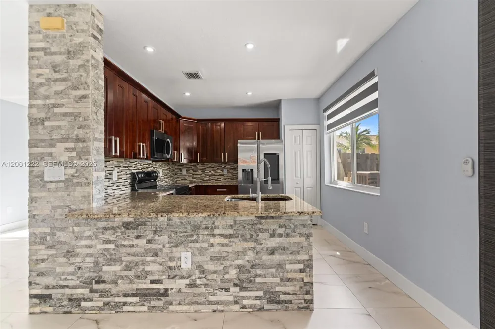 16570 SW 70th St Miami, FL 33193