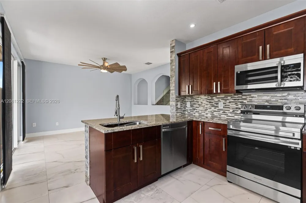 16570 SW 70th St Miami, FL 33193
