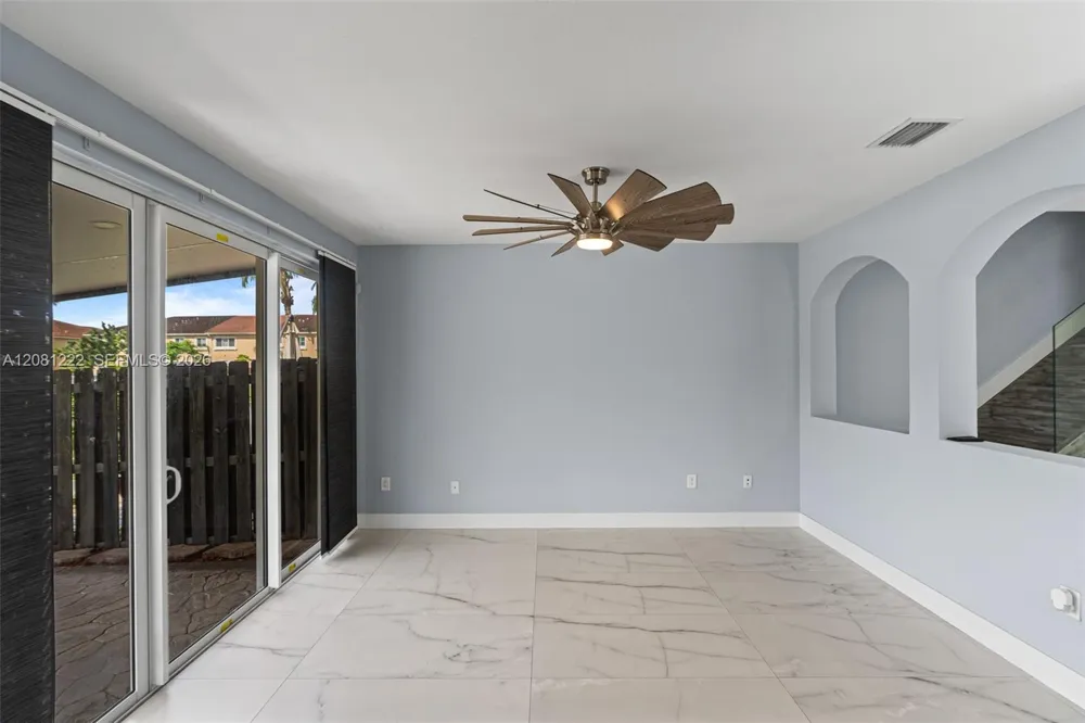 16570 SW 70th St Miami, FL 33193