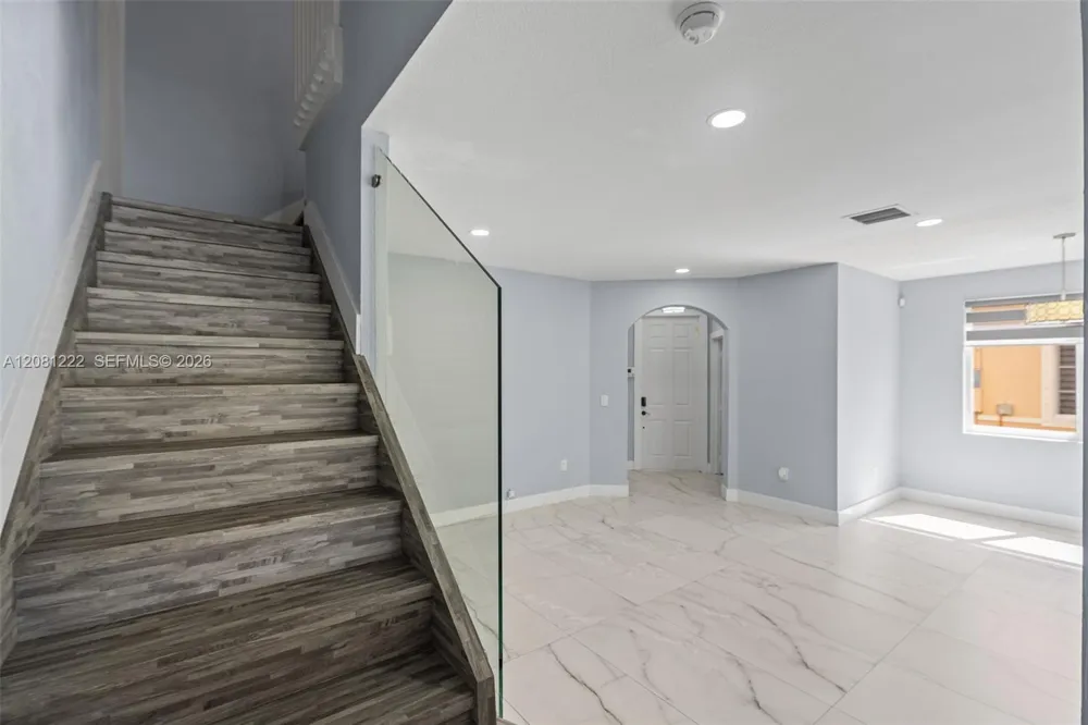 16570 SW 70th St Miami, FL 33193