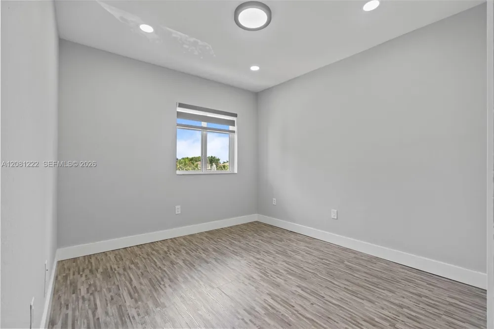 16570 SW 70th St Miami, FL 33193