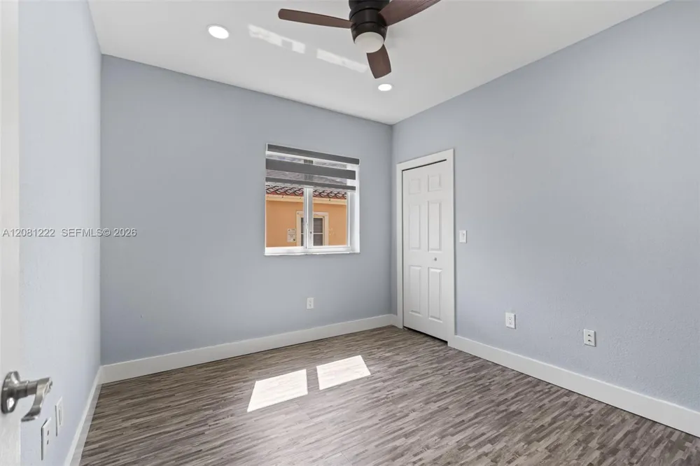 16570 SW 70th St Miami, FL 33193