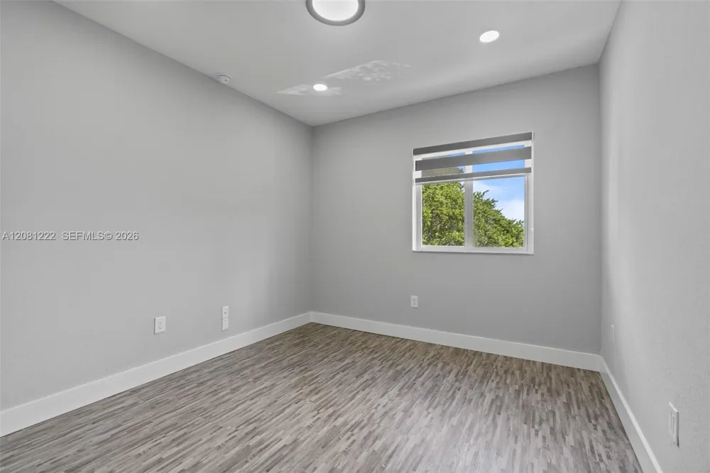 16570 SW 70th St Miami, FL 33193
