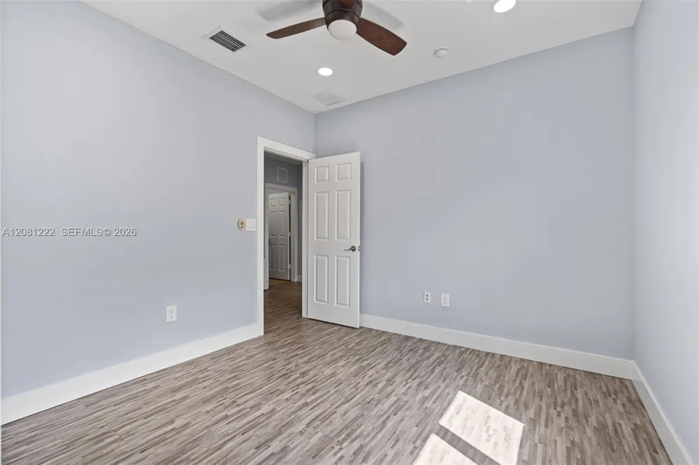 16570 SW 70th St Miami, FL 33193