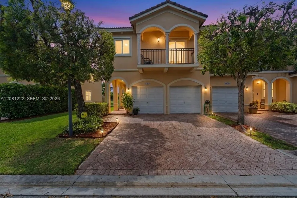 16570 SW 70th St Miami, FL 33193
