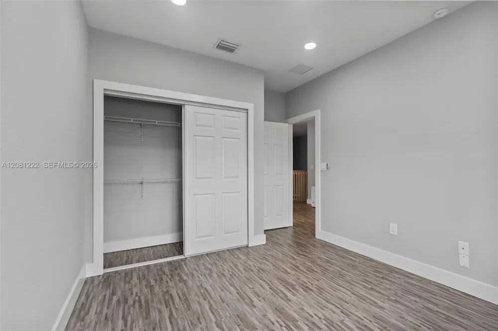 16570 SW 70th St Miami, FL 33193