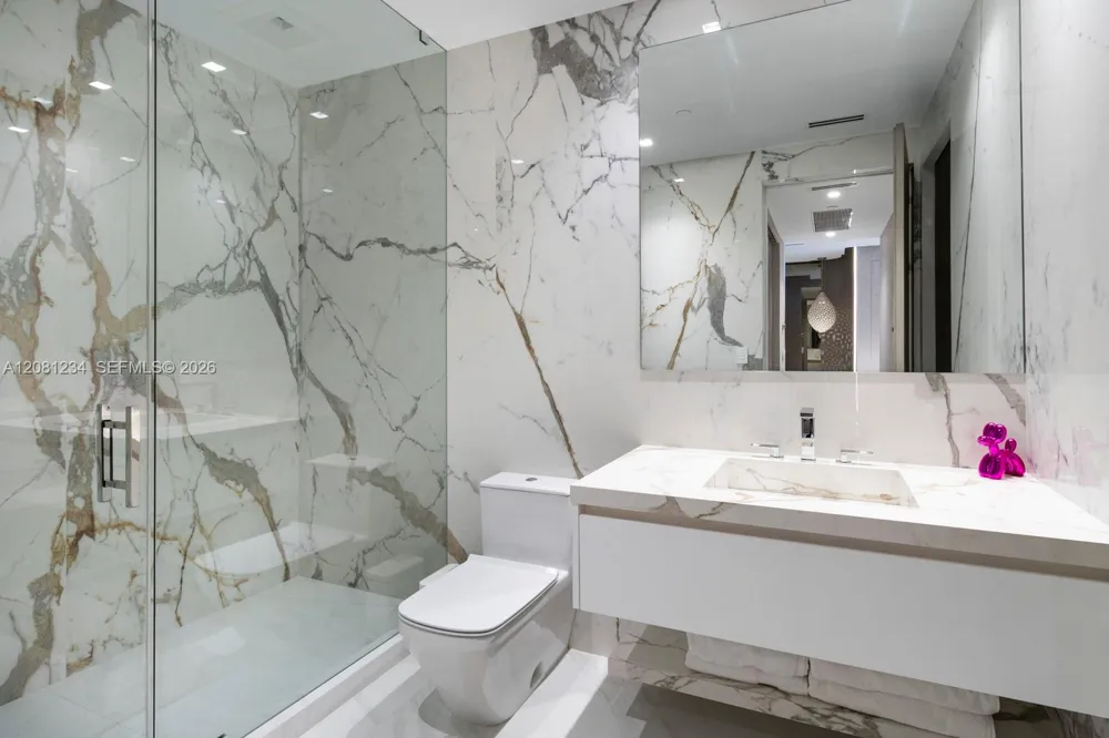 100 S Pointe Dr #2409 Miami Beach, FL 33139