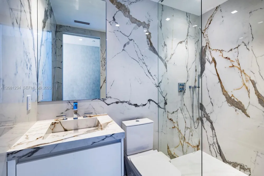 100 S Pointe Dr #2409 Miami Beach, FL 33139