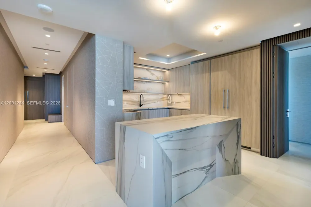 100 S Pointe Dr #2409 Miami Beach, FL 33139