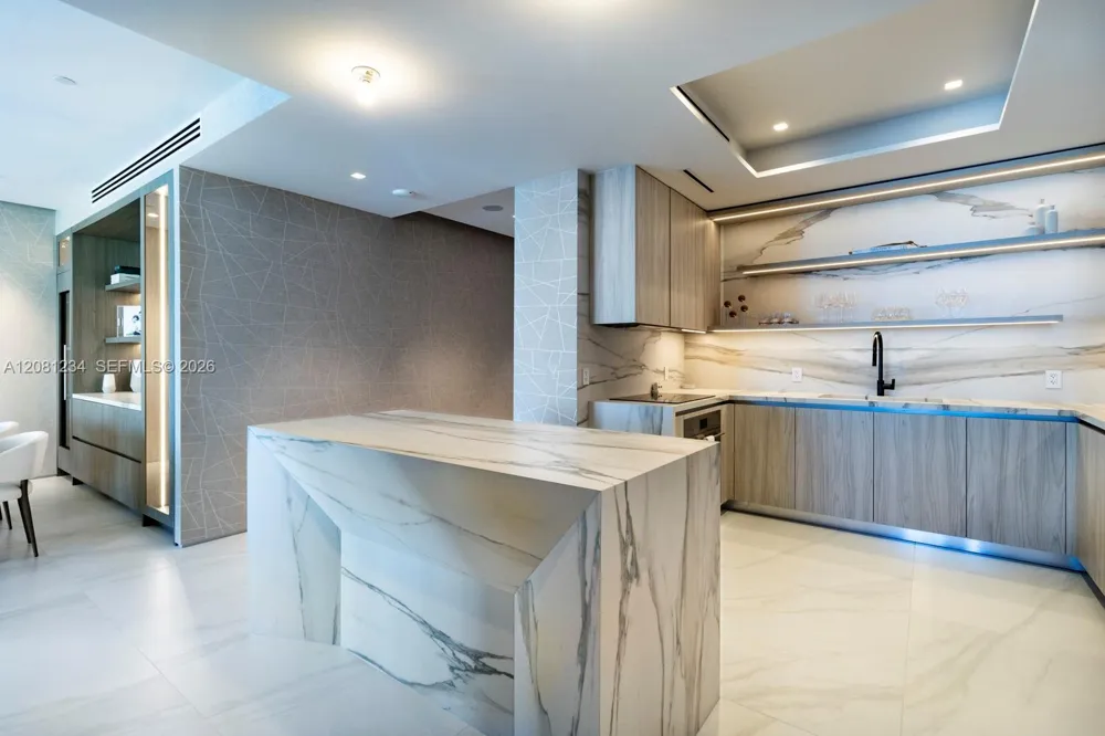 100 S Pointe Dr #2409 Miami Beach, FL 33139