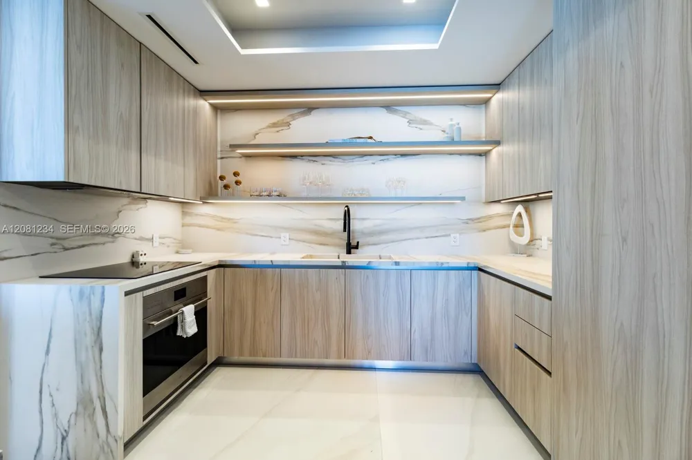 100 S Pointe Dr #2409 Miami Beach, FL 33139