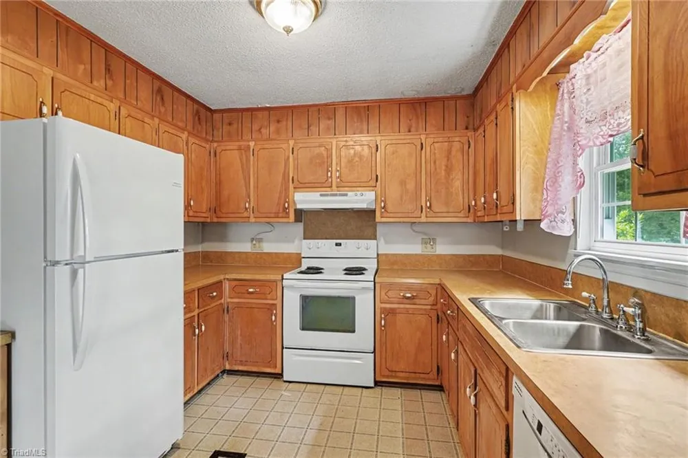 4563 NC Highway 268 Pilot Mountain, NC 27401