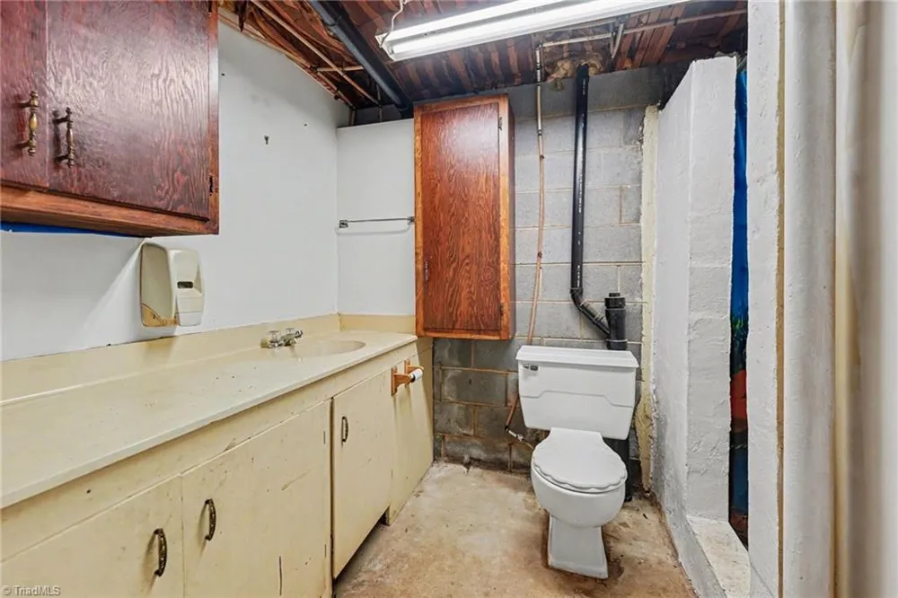4563 NC Highway 268 Pilot Mountain, NC 27401
