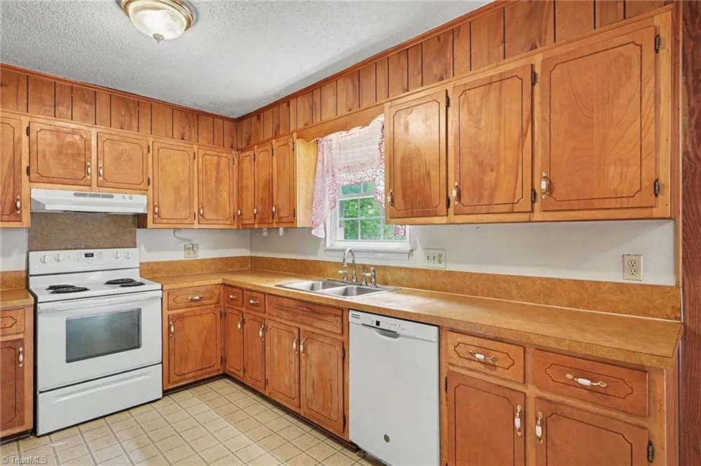 4563 NC Highway 268 Pilot Mountain, NC 27401