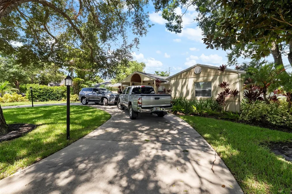 3401 W SEVILLA STREET Tampa, FL 33629
