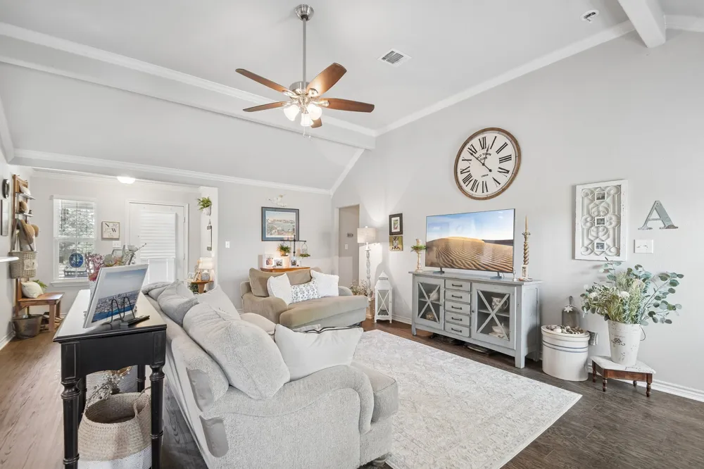 596 Pleasant Grove Loop Elgin, TX 78621