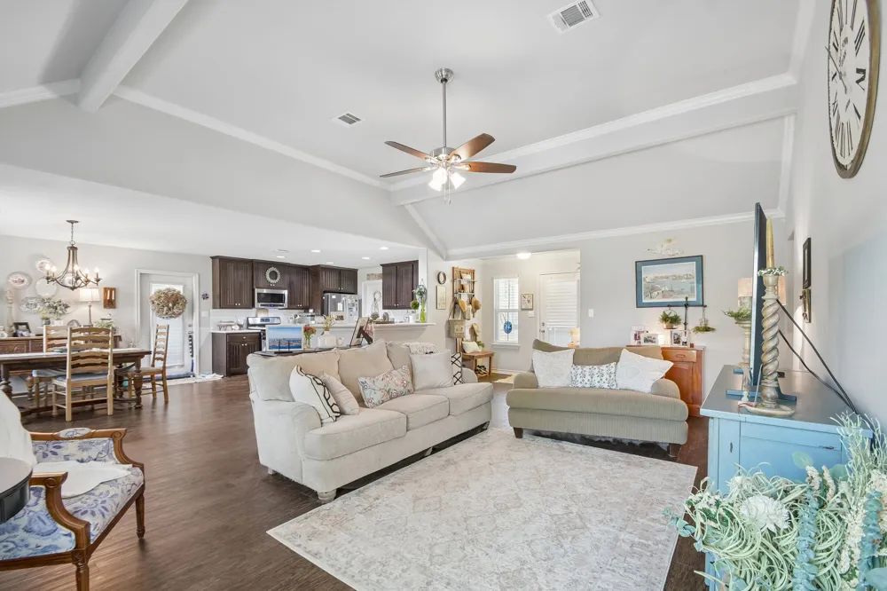 596 Pleasant Grove Loop Elgin, TX 78621