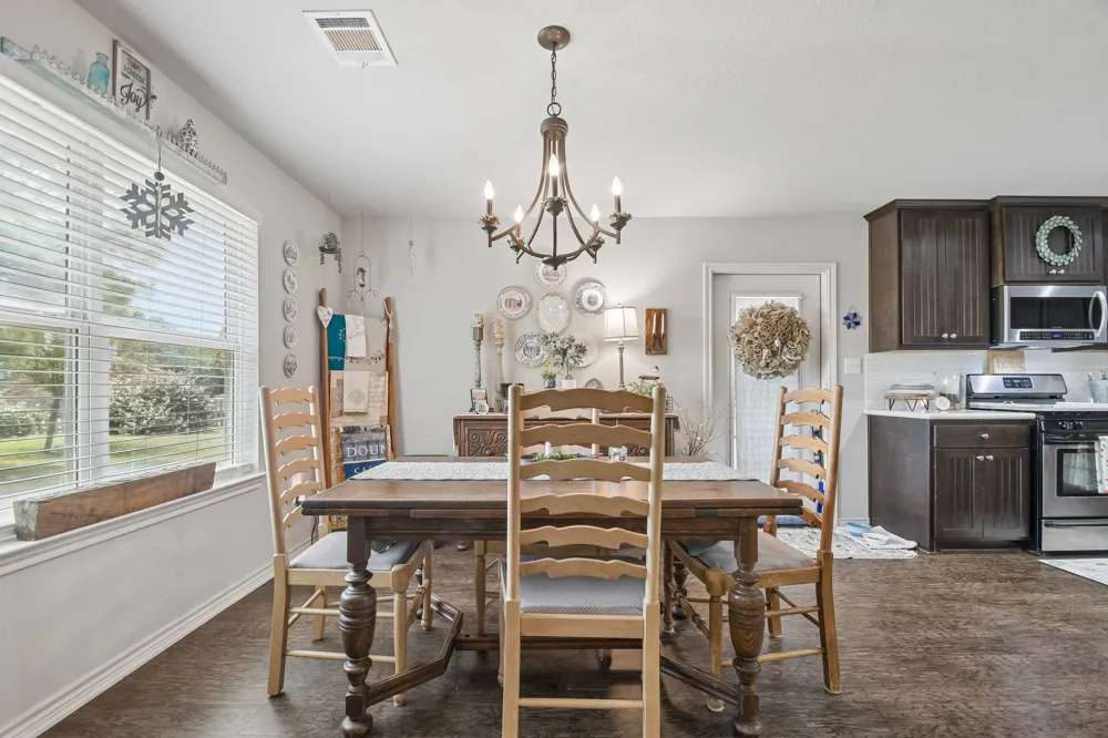 596 Pleasant Grove Loop Elgin, TX 78621