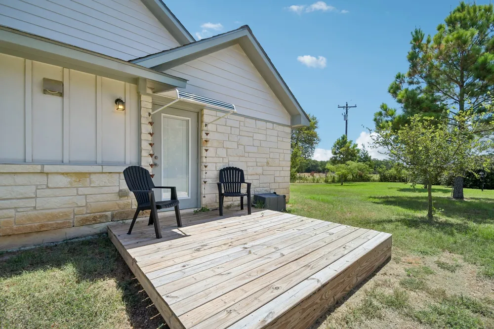 596 Pleasant Grove Loop Elgin, TX 78621
