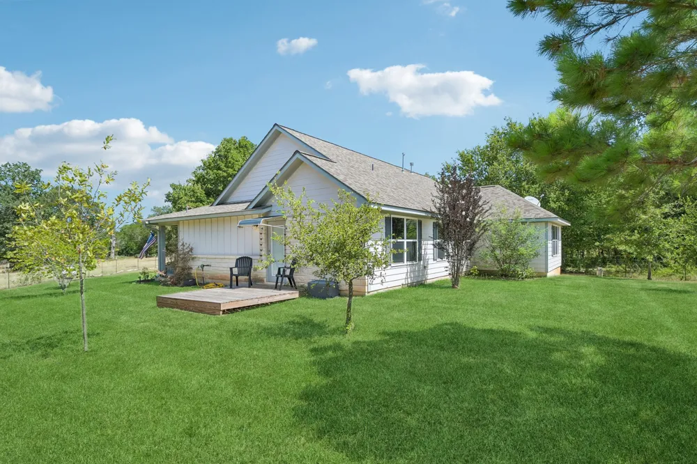 596 Pleasant Grove Loop Elgin, TX 78621