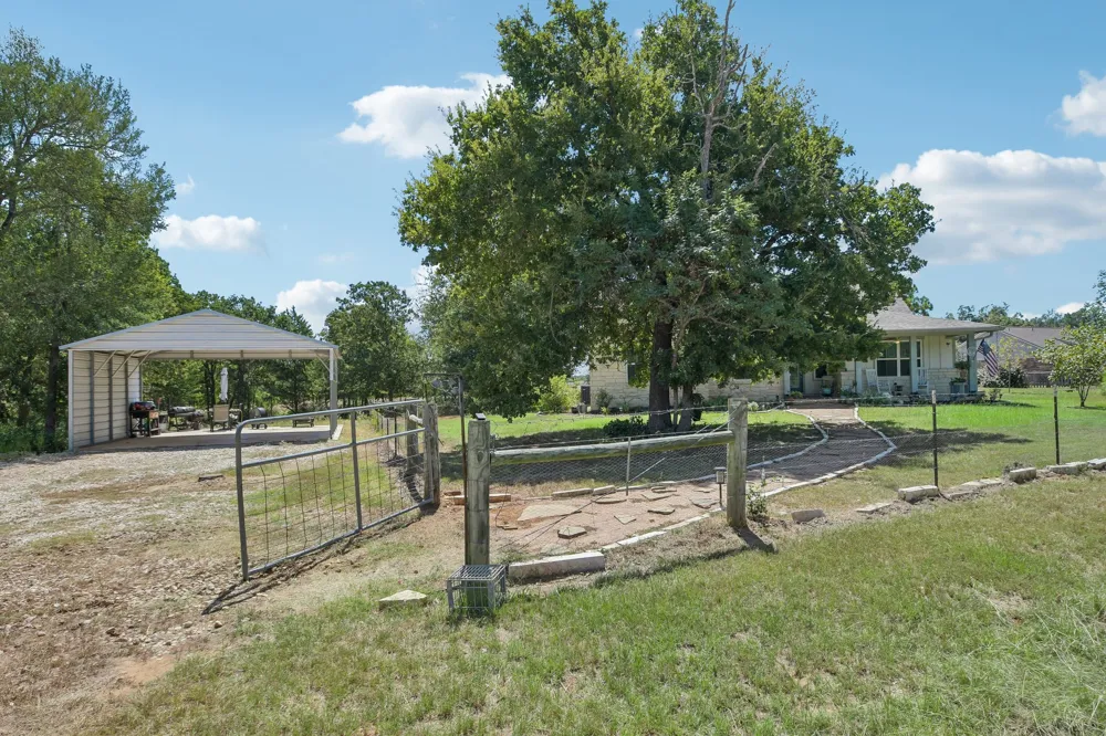 596 Pleasant Grove Loop Elgin, TX 78621
