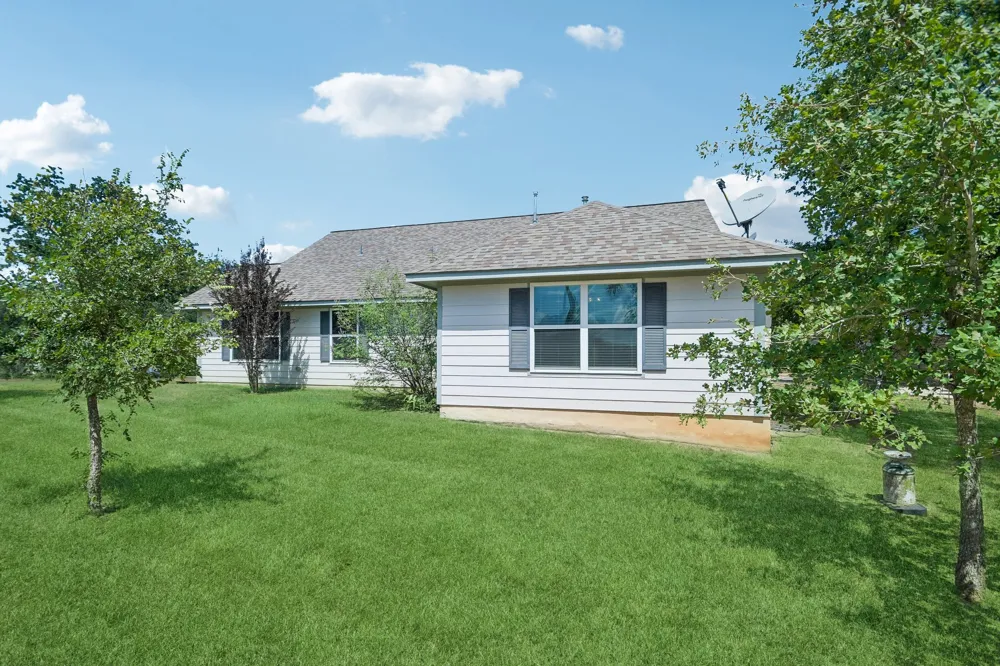 596 Pleasant Grove Loop Elgin, TX 78621
