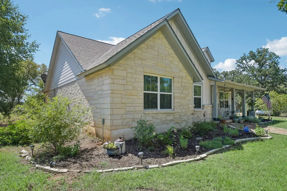 596 Pleasant Grove Loop Elgin, TX 78621