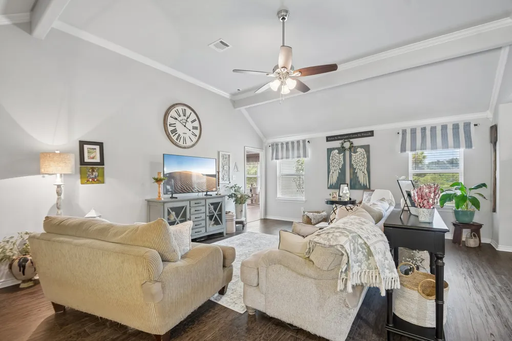 596 Pleasant Grove Loop Elgin, TX 78621