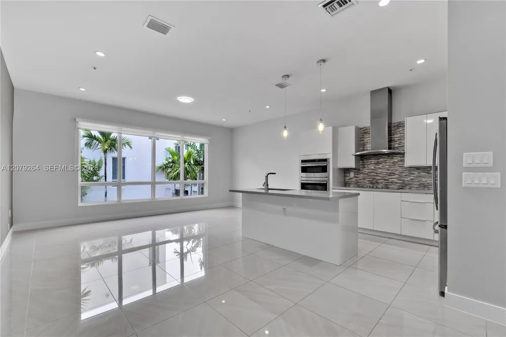 10517 NW 66th St Doral, FL 33178