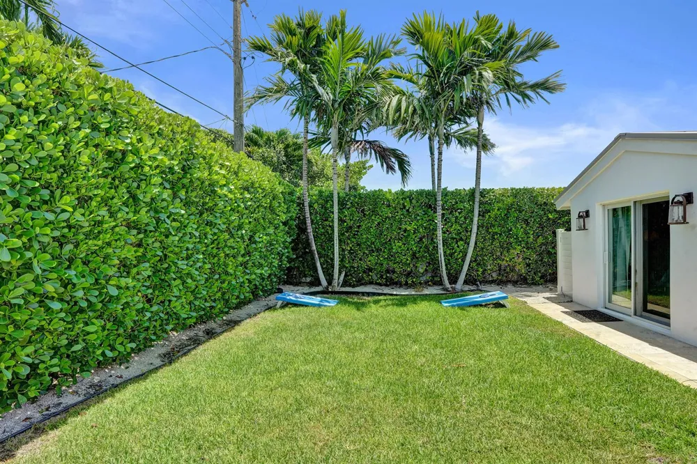 15 HERSEY DRIVE Ocean Ridge, FL 33435