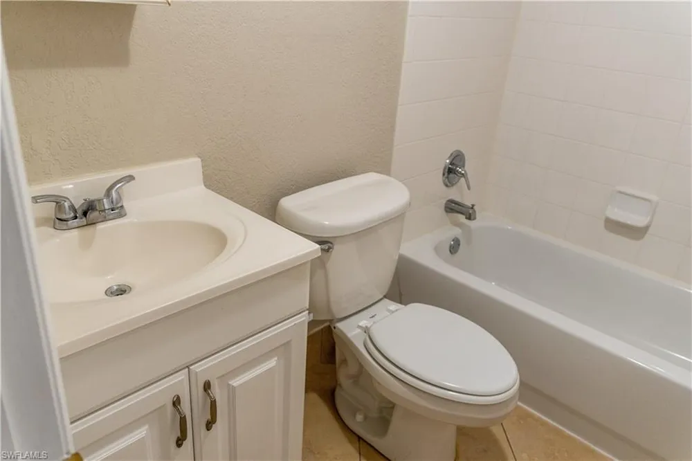4627 Bayshore Drive #I-4 Naples, FL 34112