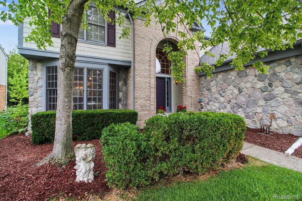 45063 Weymouth Drive Canton Charter Township, MI 48188
