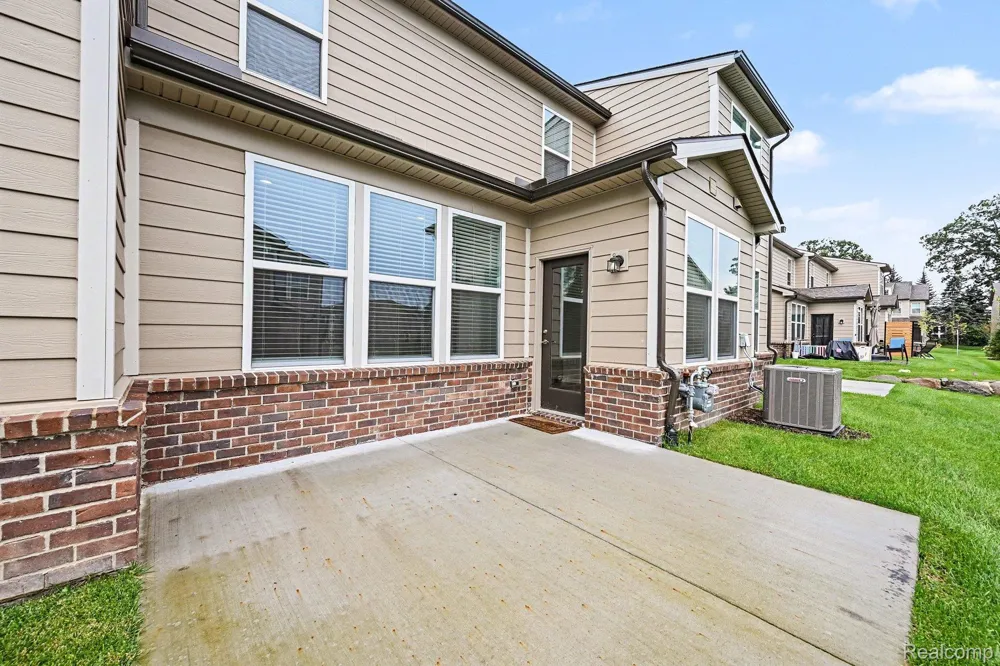 2298 Addison Circle Commerce Charter Township, MI 48390