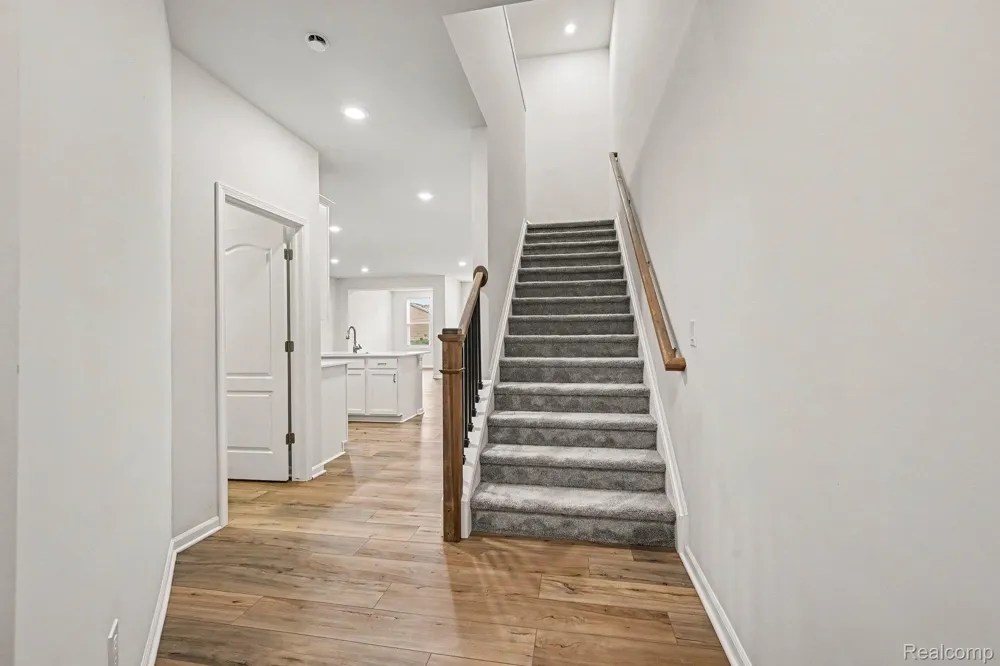 2298 Addison Circle Commerce Charter Township, MI 48390