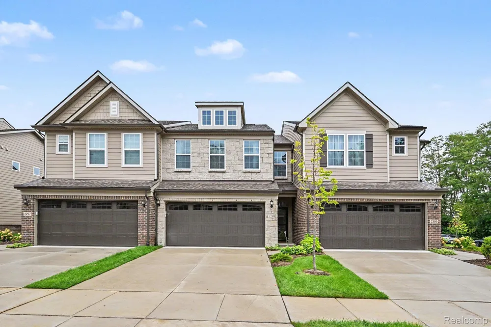 2298 Addison Circle Commerce Charter Township, MI 48390