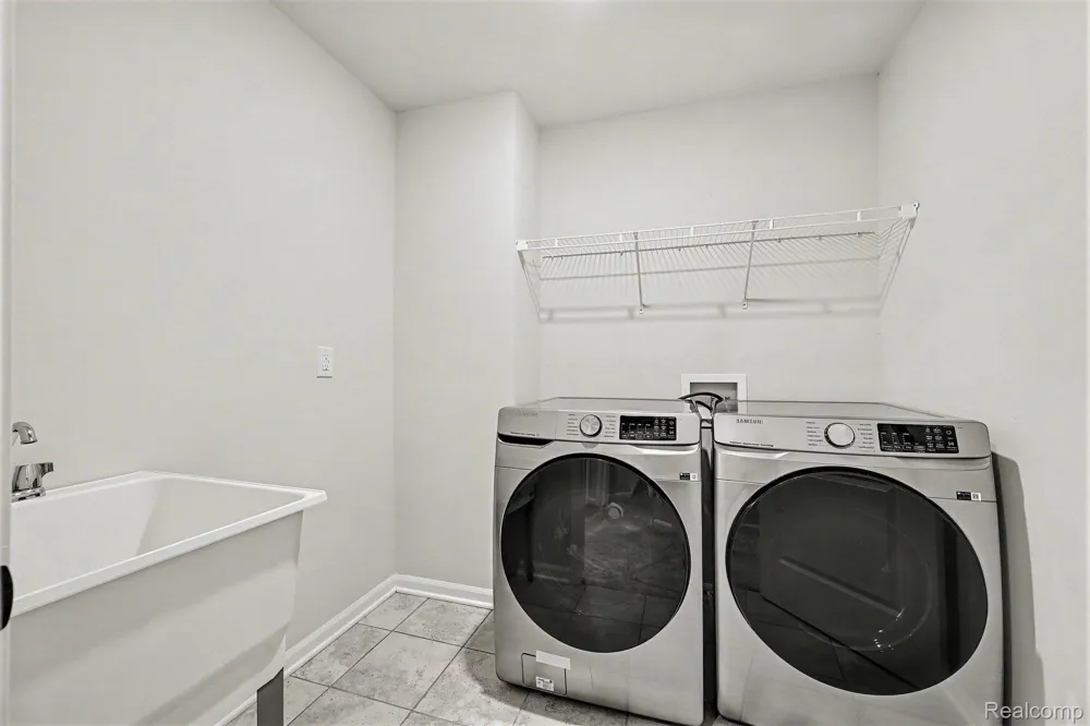 2298 Addison Circle Commerce Charter Township, MI 48390