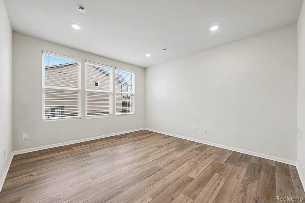 2298 Addison Circle Commerce Charter Township, MI 48390