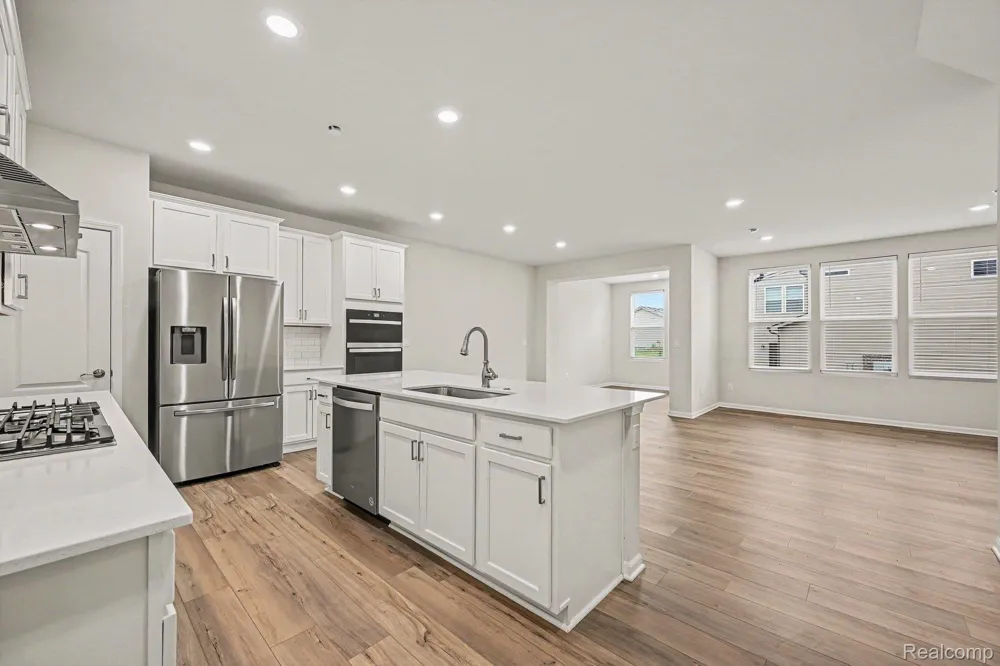 2298 Addison Circle Commerce Charter Township, MI 48390
