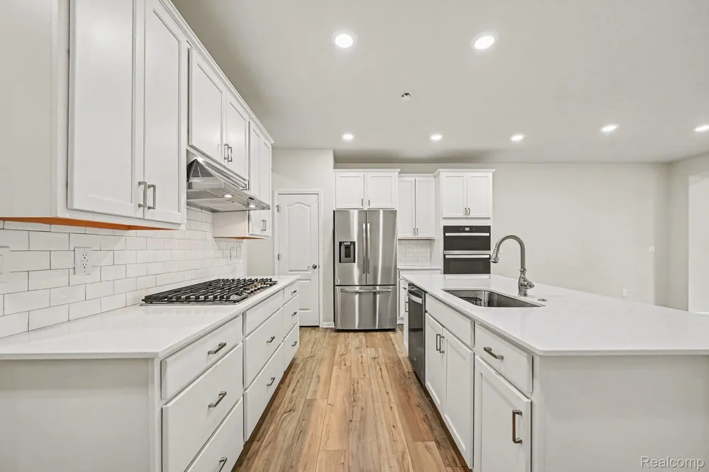 2298 Addison Circle Commerce Charter Township, MI 48390