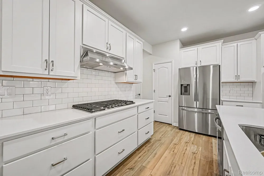 2298 Addison Circle Commerce Charter Township, MI 48390