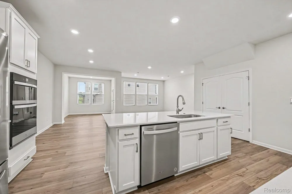2298 Addison Circle Commerce Charter Township, MI 48390