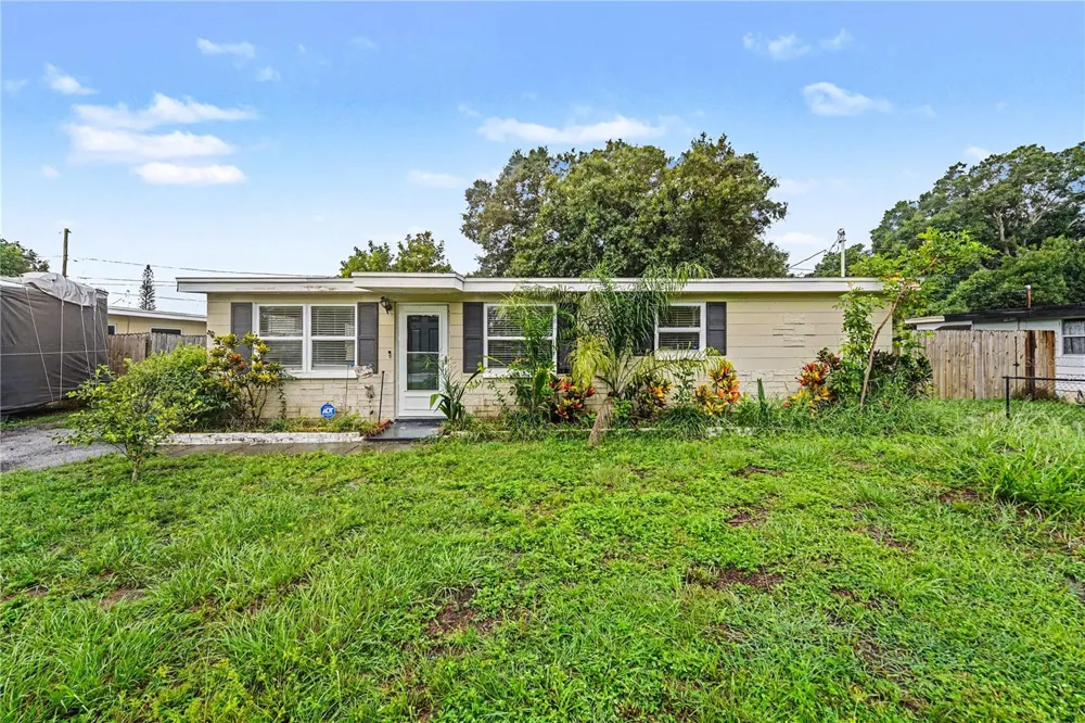 8490 92ND TER Seminole, FL 33777