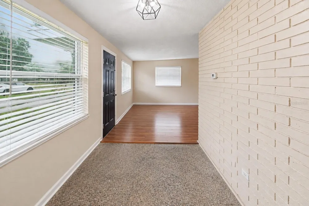 8490 92ND TER Seminole, FL 33777