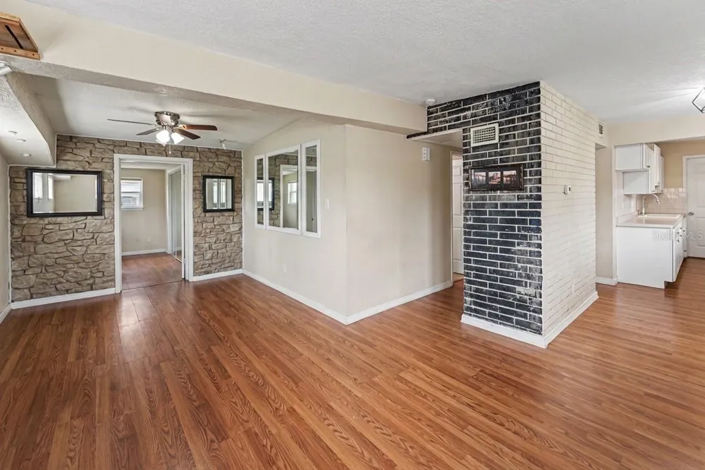 8490 92ND TER Seminole, FL 33777