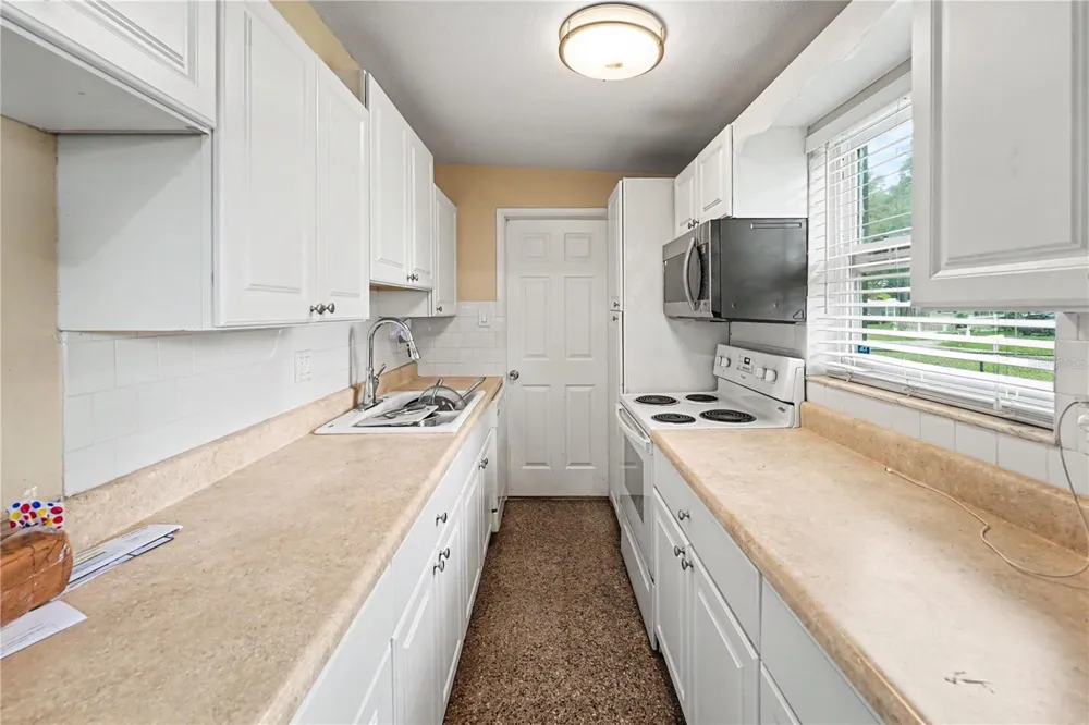 8490 92ND TER Seminole, FL 33777