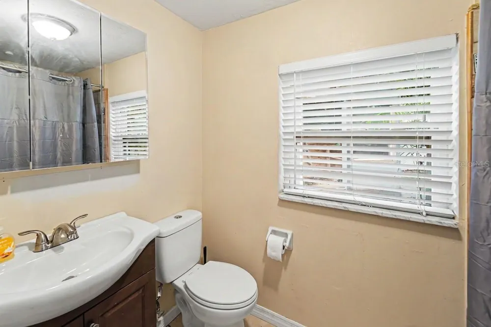 8490 92ND TER Seminole, FL 33777