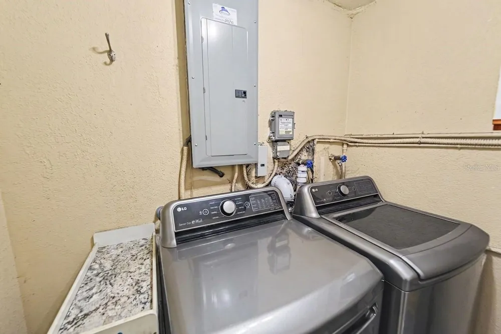 8490 92ND TER Seminole, FL 33777