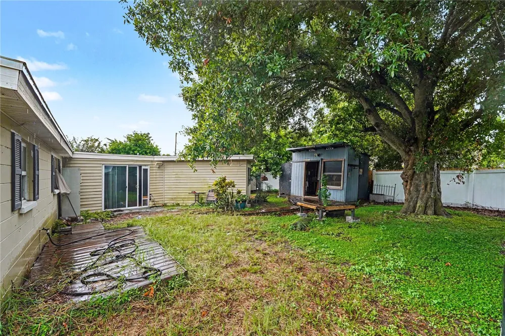 8490 92ND TER Seminole, FL 33777